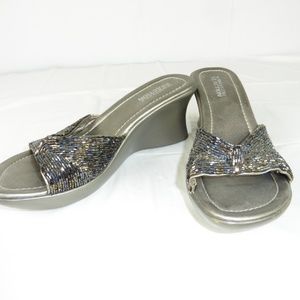 Sleek Unique Kenneth Cole Sandals Silver & Multi